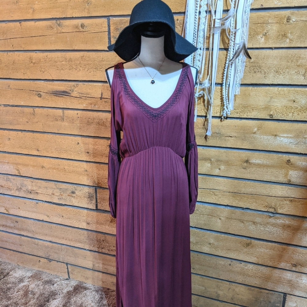 Maroon Open Shoulder Long Sleeve Maxi Dress